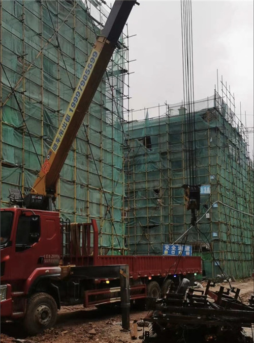 雨山区“慢工细活”—— 吊车的 “微动控制” 技术