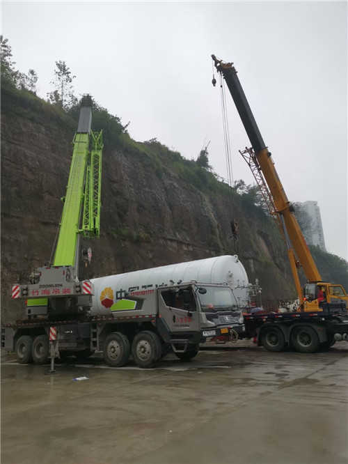 雨山区“不怕风雨冻”—— 吊车的 “恶劣环境适应” 技术
